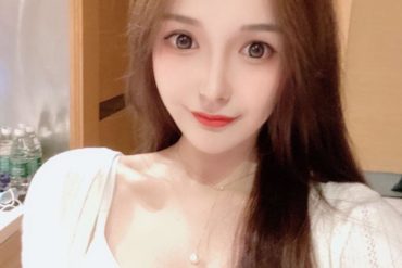 广州外围模特168d00年加拿大留学生全身雪白婴儿肌肤身材苗条外纯内骚即美貌与才华于一身的美少女