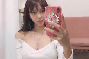成都外围模特新妹妹田甜第一天开净高176cm01年真实航校大一新生C胸淘宝网红服装店御用模特