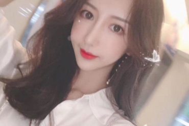 昆明外围模特高端兼职白领可角色扮演擅长纯情办公室ol风格身材高挑完美腿修长善沟通好相处身高181Cm罩杯F