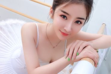 福州外围模特纯极品留学生Bilingualinternationalstudents新人0整容英、德语全能可对话潜水、冲浪、时尚知名博主170D杯皮肤白嫩0毛孔蜜桃臀