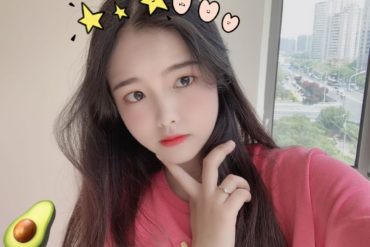 福州外围模特纯极品留学生Bilingualinternationalstudents新人0整容英、德语全能可对话潜水、冲浪、时尚知名博主170D杯皮肤白嫩0毛孔蜜桃臀