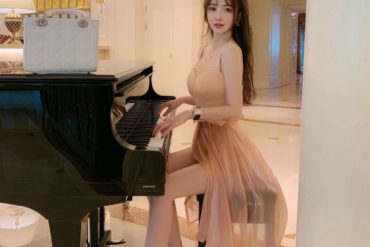青岛外围模特在校生纤瘦苗条骨感小美女