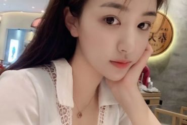 福州外围模特非常可爱的02后小公主身高162胸D体重85.在读学生爱好音乐跑步