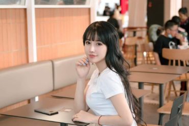 温州外围模特168D性感馬甲線雪白牛奶肌.筷子腿乖巧懂事傻白甜.一點赘肉都没有超級聽話剛下水