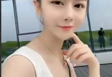 重庆外围模特170d,皮肤超级白擅长扮演各种角色